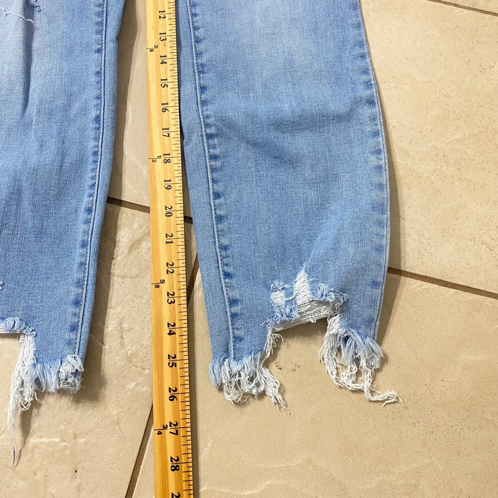 Judy Blue Boyfriend Fit Distressed Light Wash Jeans Shredded Raw Hem Size 5/27 - Picture 7 of 10